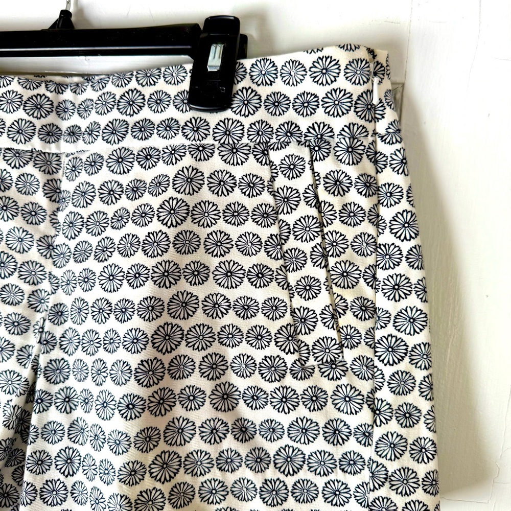 J.Crew Women's Navy White Floral Print Casual Stretch Chino Shorts sz 4